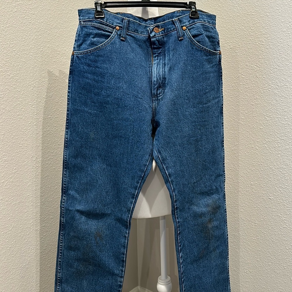 Wrangler men's jeans. 5 pocket, rivets, 100% cotton, 33 inch waist x 34 in long